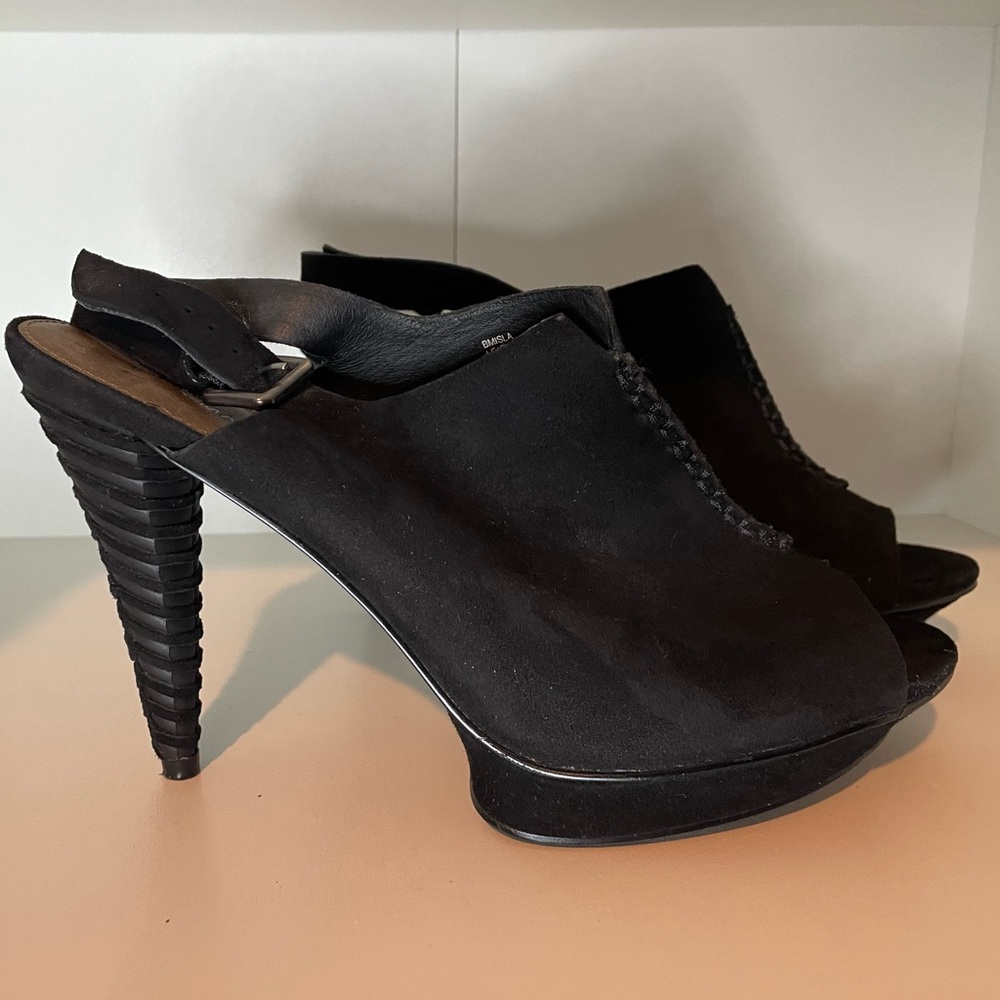 B Makowsky 4.5” platform heel -size 9.5